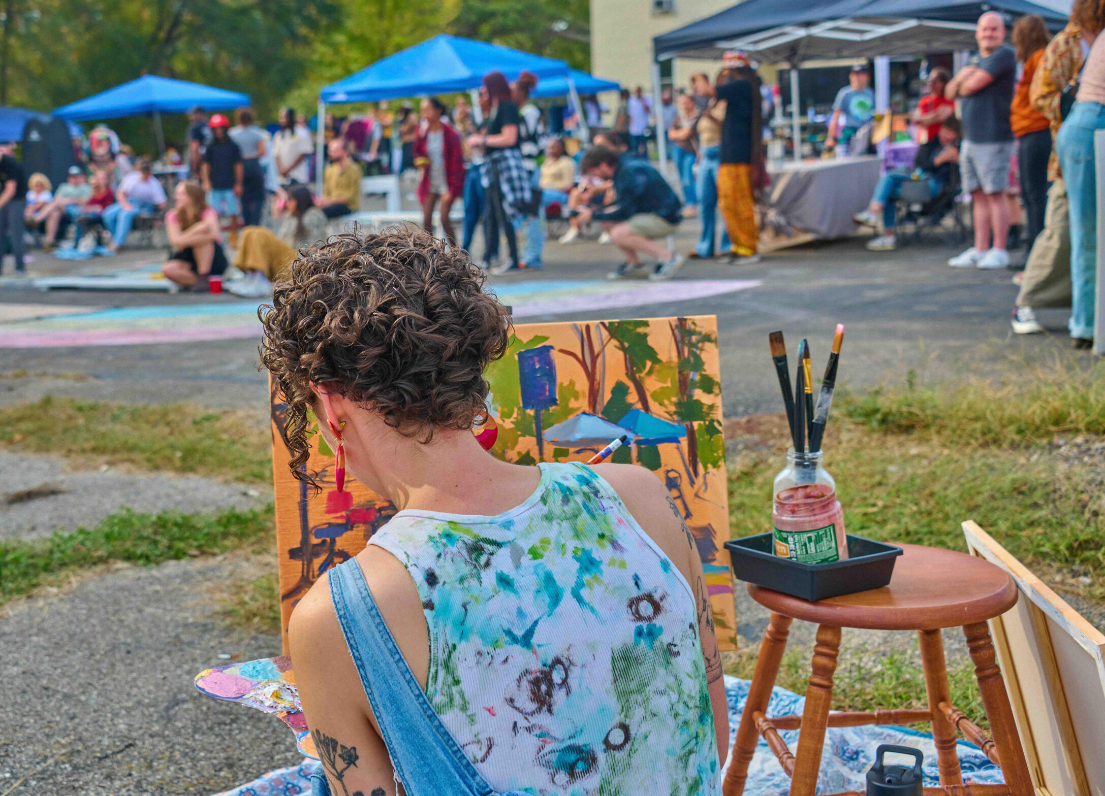 Art Parkd Woman painting at an an arts festival